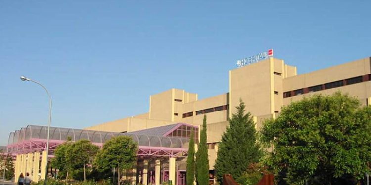 Trasladado desde Villamayor de Santiago al Hospital de Getafe un hombre de 30 años tras tocar el «paraguas» de las almendras un tendido de alta tensión Trasladado desde Villamayor de Santiago al Hospital de Getafe un hombre de 30 años tras tocar el «paraguas» de las almendras un tendido de alta tensión
