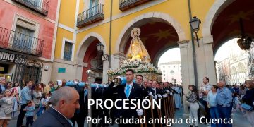 Procesión por la ciudad antigua de Cuenca
