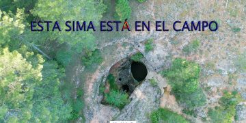 Vídeo 4 K. Esta sima está en el campo